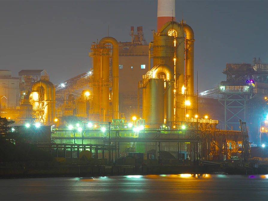 Industrial Lighting in Chemical & VOC-Intensive Environments: Challenges & Smart Solutions