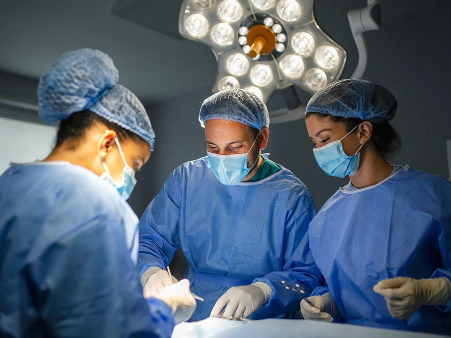 precision-lighting-for-operating-theatres-ensuring-safety-and-accuracy-during-surgeries-2